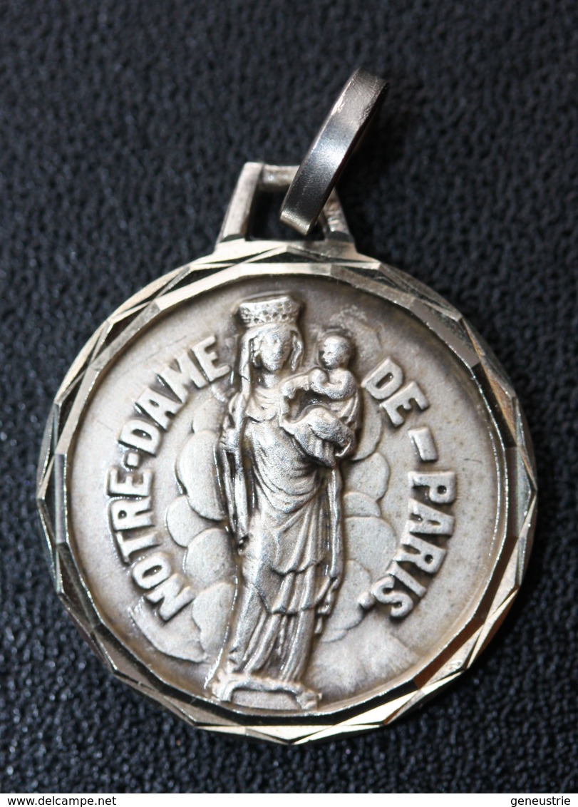 Pendentif Médaille Religieuse Années 60 "Notre-Dame De Paris" Religious Medal - Religion & Esotérisme