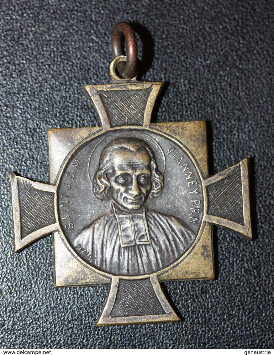 Médaillon Médaille Religieuse Crucuforme "Saint Jean-Baptiste Marie Vianney / Curé D'Ars - Vierge Marie" Religious Medal - Religion & Esotérisme