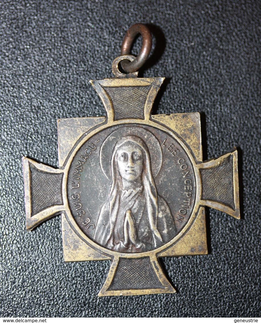 Médaillon Médaille Religieuse Crucuforme "Saint Jean-Baptiste Marie Vianney / Curé D'Ars - Vierge Marie" Religious Medal - Religion & Esotérisme