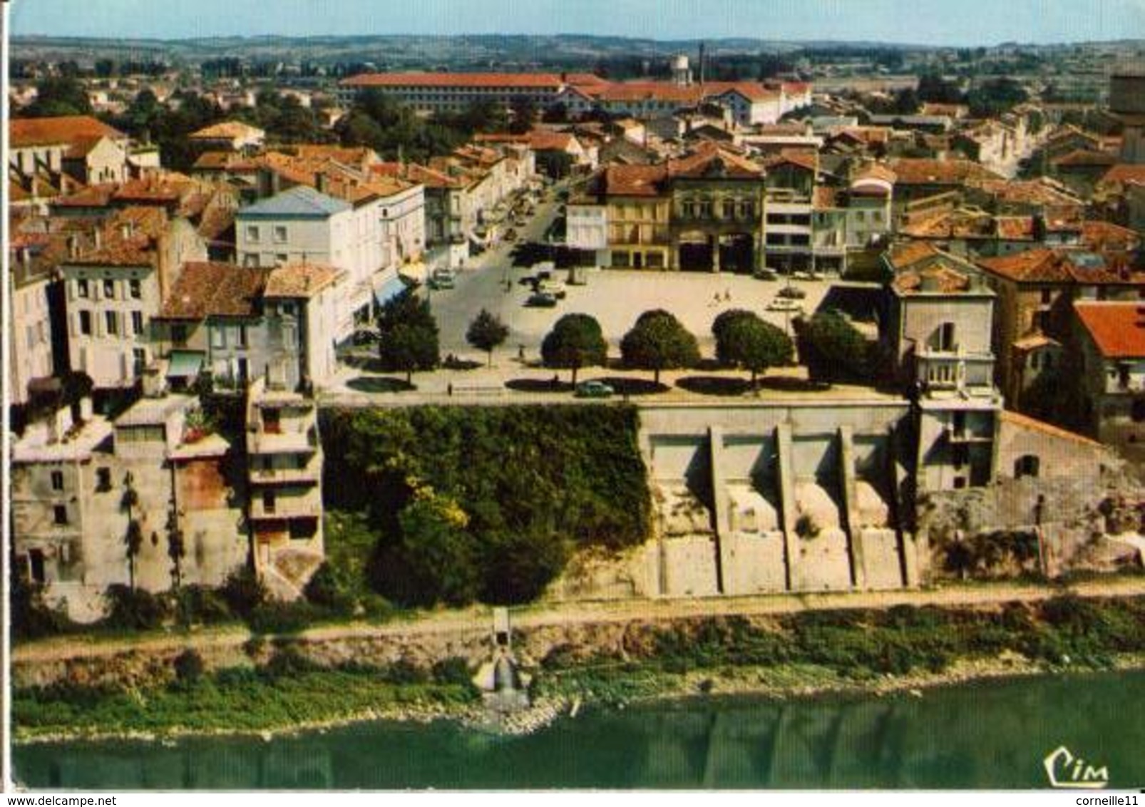 47 - TONNEINS - VUE AÉRIENNE - LA PLACE DU CHÂTEAU ET LA MANUFACTURE - Tonneins