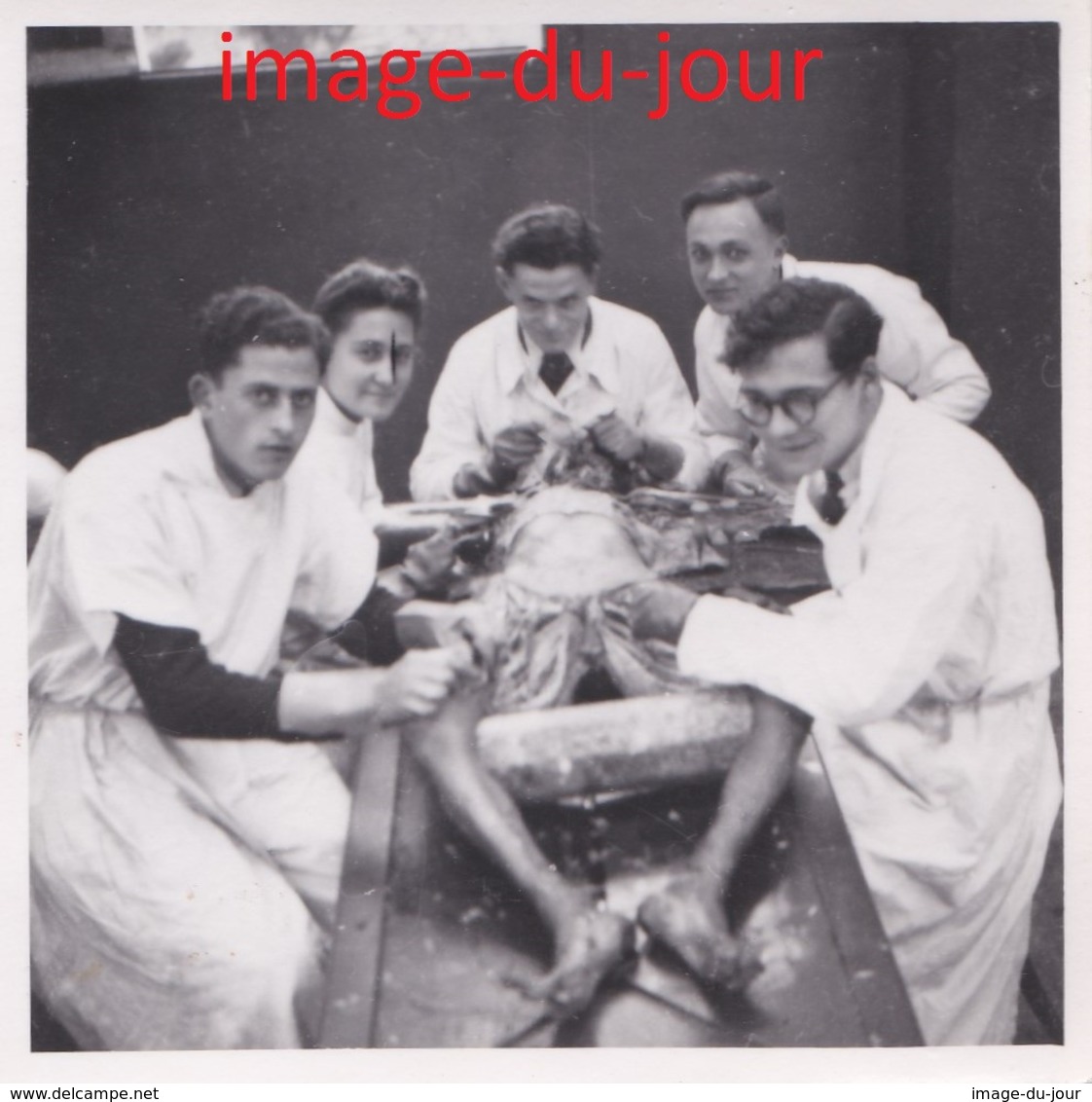 Photo Ancienne école étudiants Médecine Médecins Dissection D'un Corps Humain  ( Post Mortem ) Mort - Personnes Anonymes