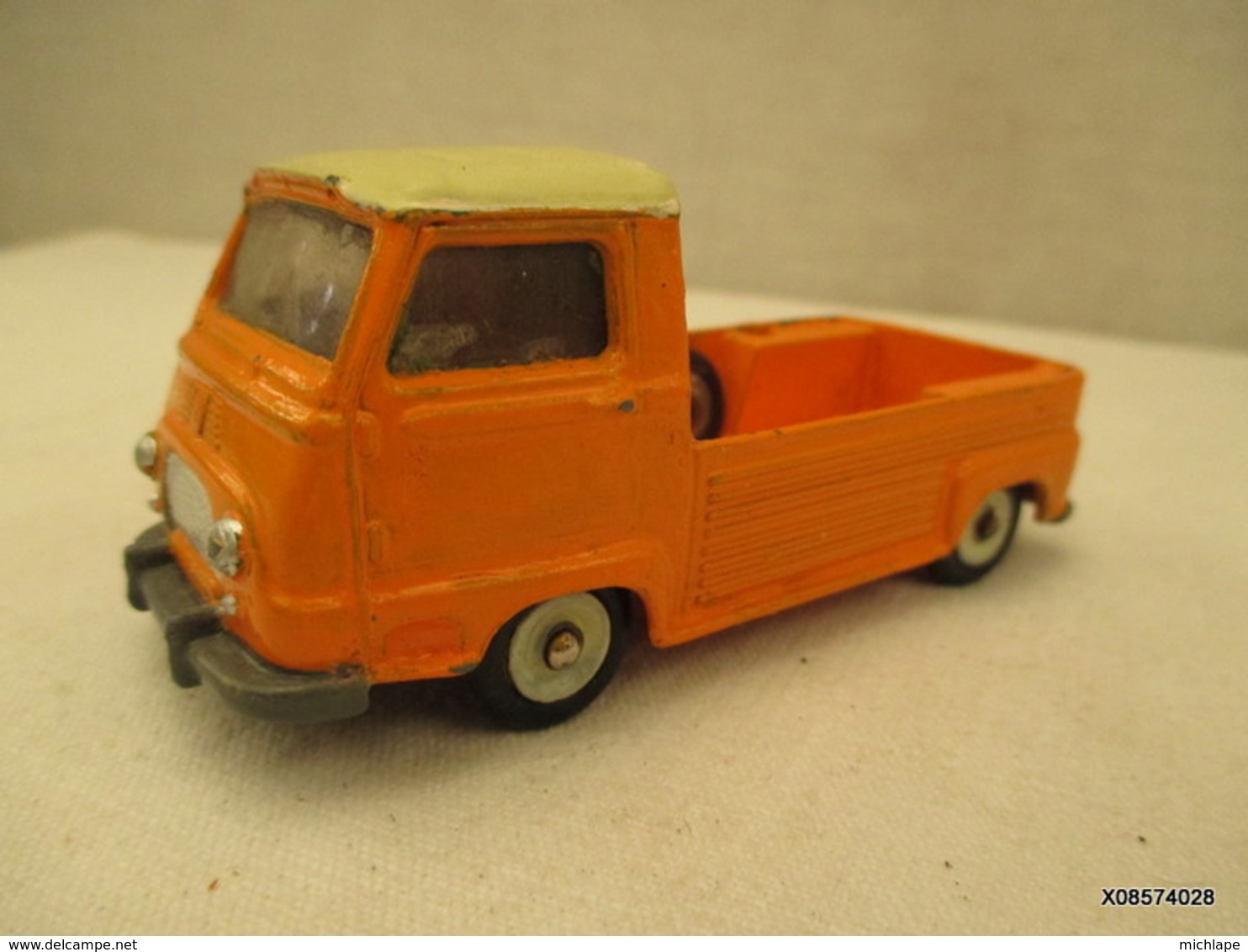 VOITURE - MINIATURE - 1/43 Em    - DINKY TOYS - RENAULT Estafette  Coupé  - Peinture Orange - Jouets Anciens