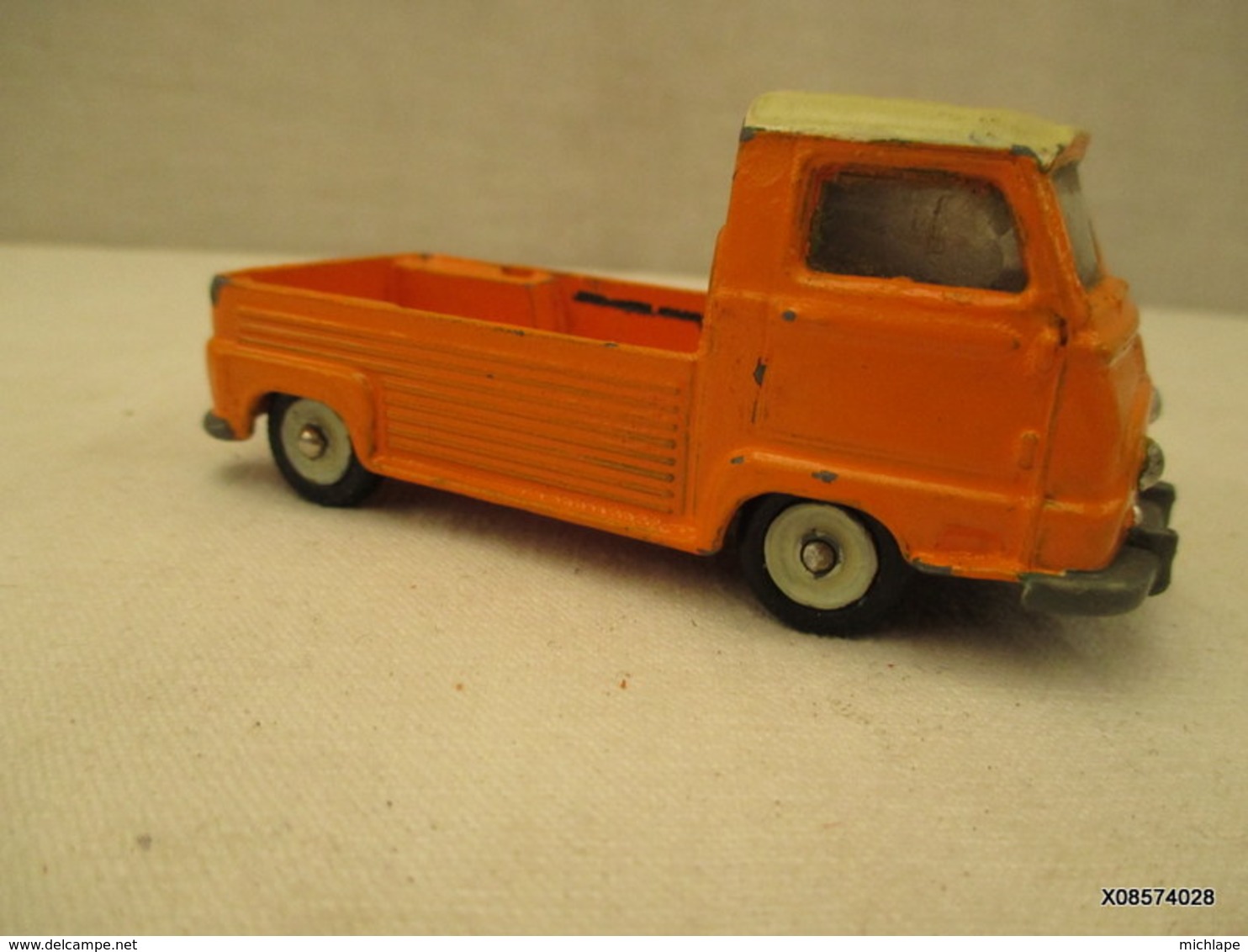 VOITURE - MINIATURE - 1/43 Em    - DINKY TOYS - RENAULT Estafette  Coupé  - Peinture Orange - Jouets Anciens