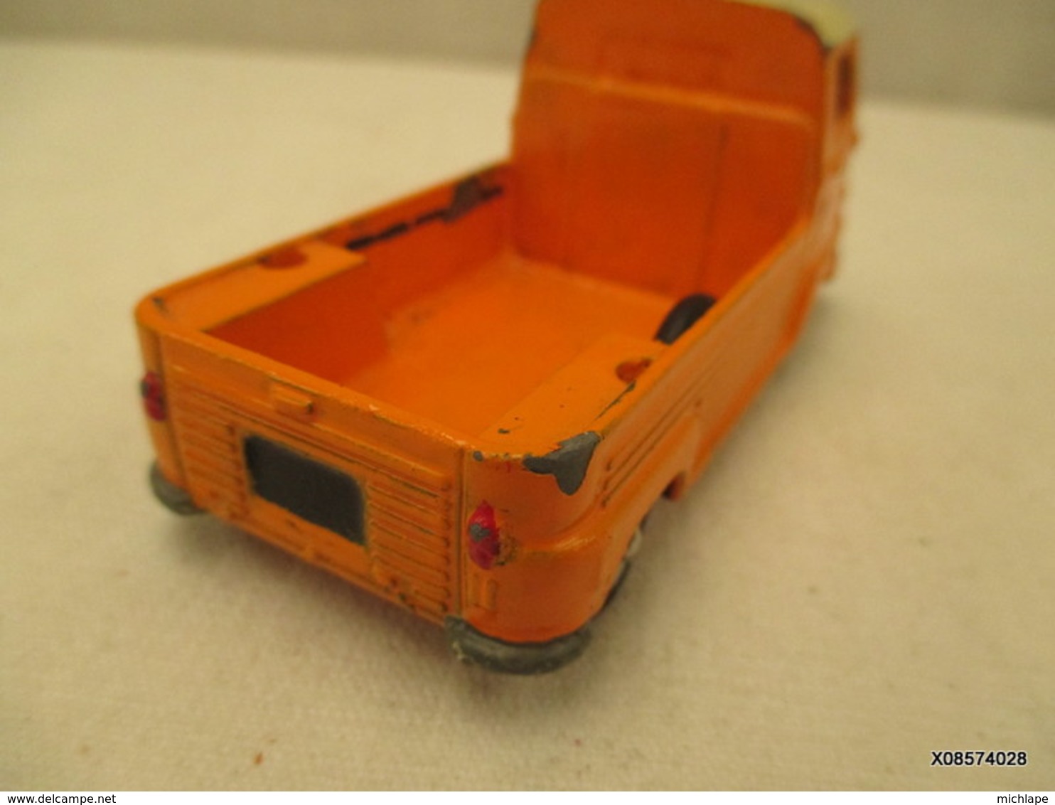 VOITURE - MINIATURE - 1/43 Em    - DINKY TOYS - RENAULT Estafette  Coupé  - Peinture Orange - Jouets Anciens