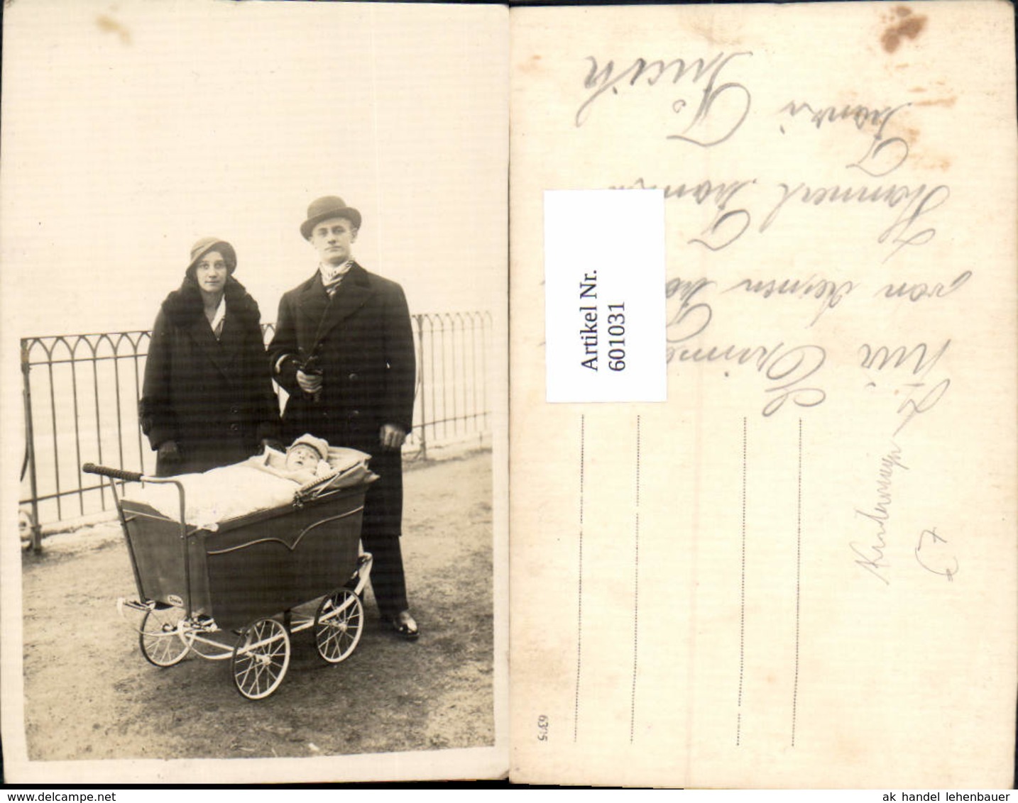 601031,Foto Ak Familie Portrait Kind Kleinkind I. Kinderwagen Mode Pelzkragen - Sonstige & Ohne Zuordnung