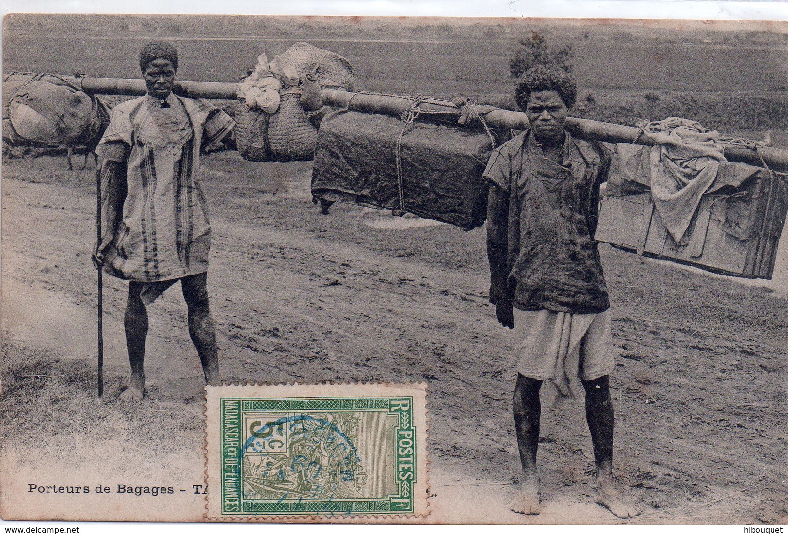 CPA, Tananarive, Porteurs De Bagages, Timbre Madagascar Et Dépendances, Oblitération Bleu 1909 - Madagascar