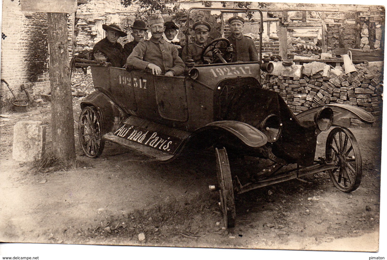 TAXI Ancien ( Roues En Fer ) - Taxis & Cabs