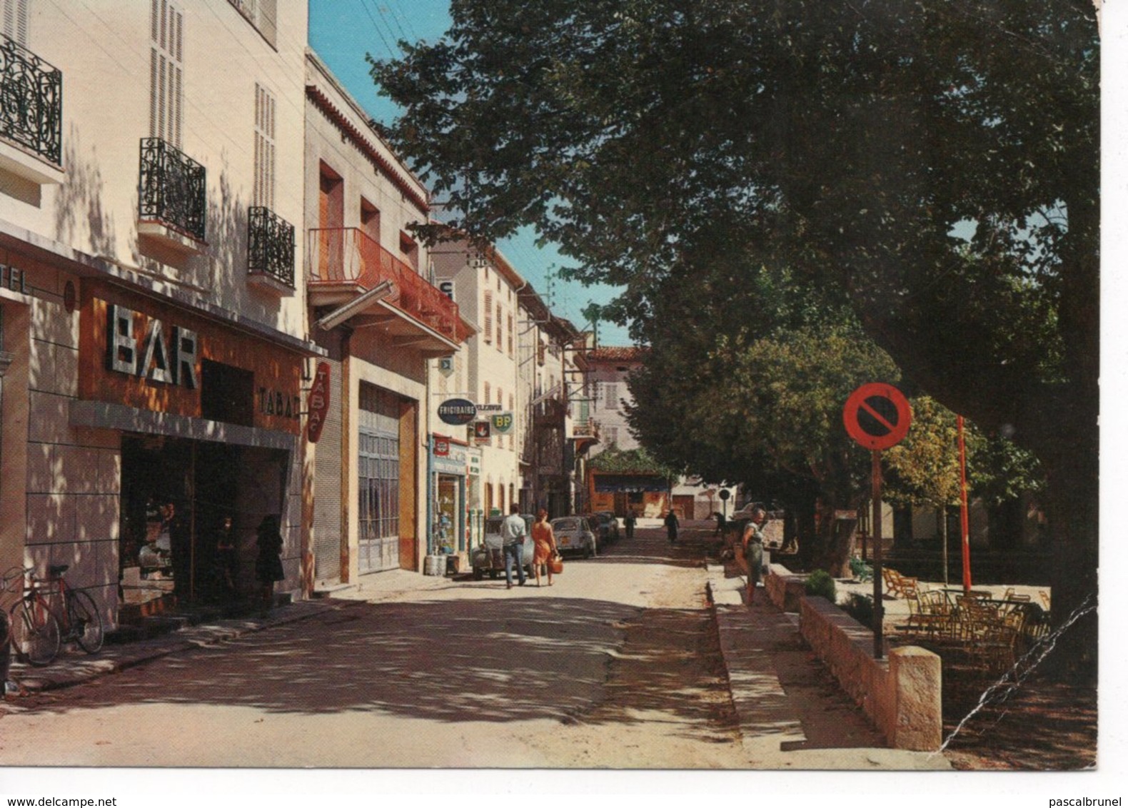 MONTAUROUX - LA PLACE DU CLOS - Montauroux