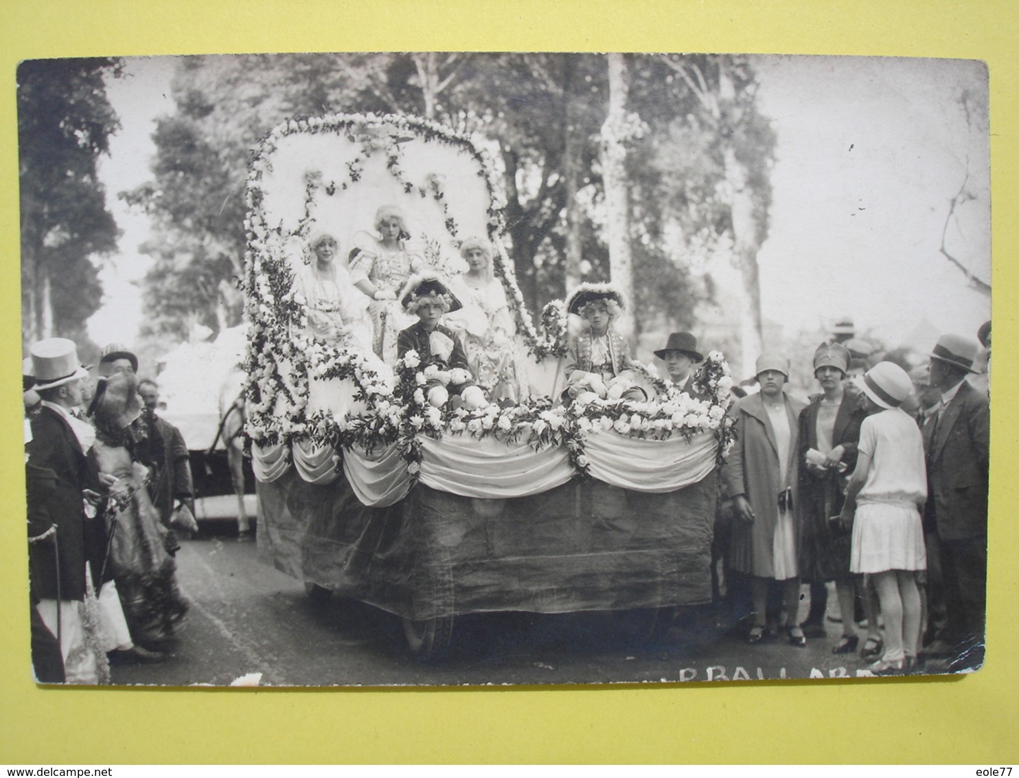 Carte Photo - Corso - Char Fleuri - Defile - Fete - Velo - P BALLARA - BAUGE - A Identifier