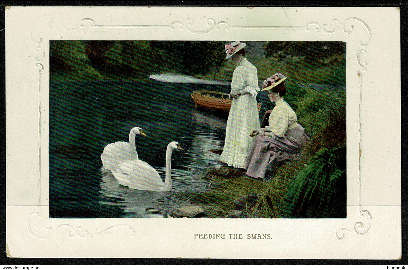 Ref 1278 - Early Postcard - Two Edwardian Women Feeding The Swans - Birds Animal Theme - Oiseaux