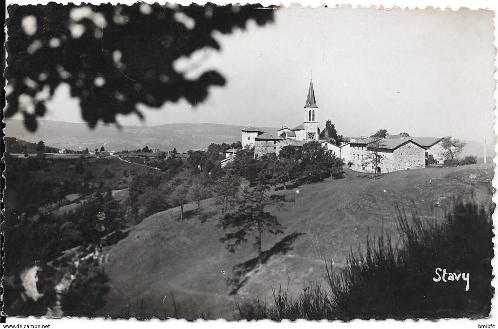 Baffie - Centre Touristique. Cure D'Air. Chasse Et Pêche. Vue Générale Du Bourg Dans Les Monts Du Forez - Autres & Non Classés