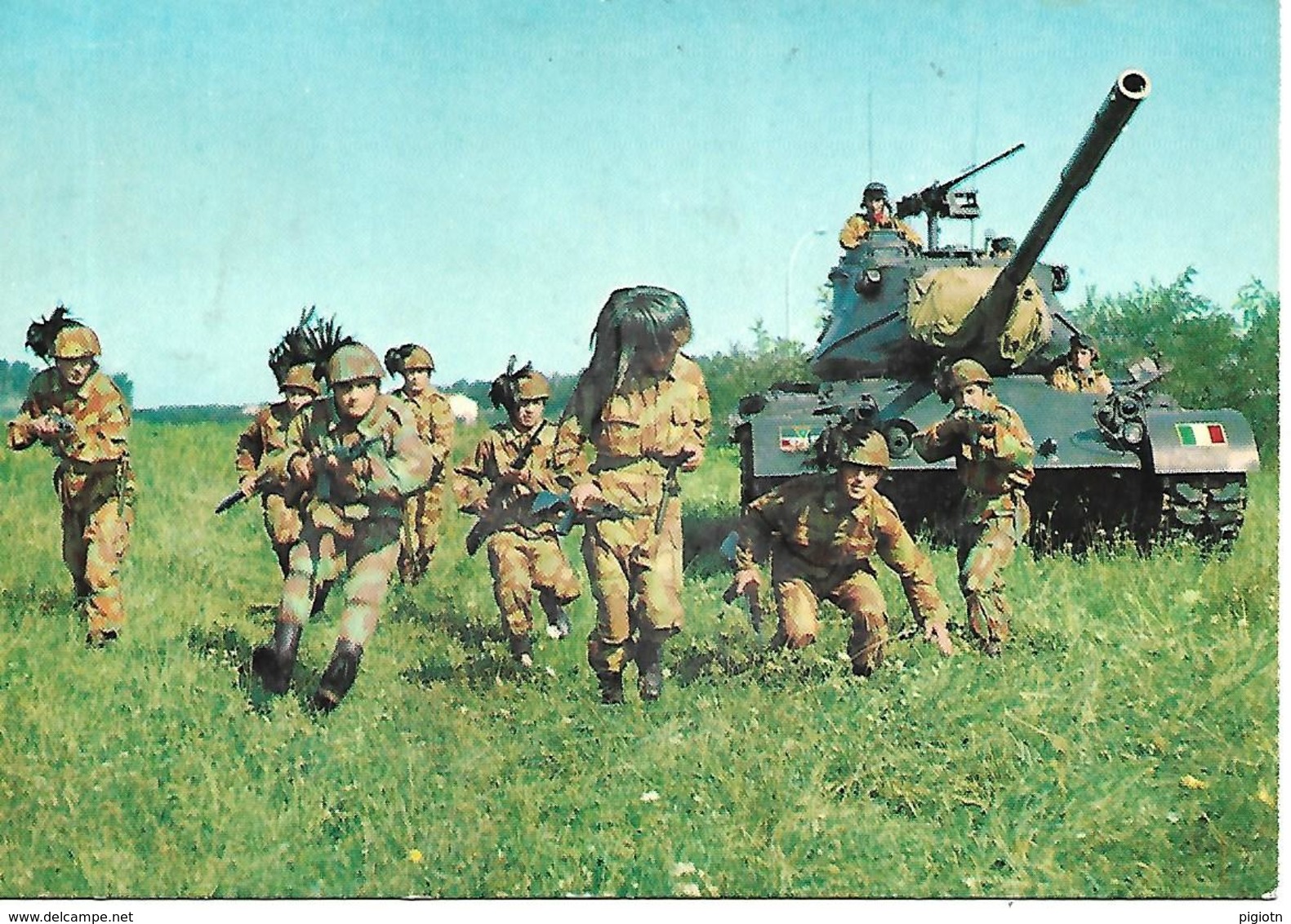 B114 - 1° RADUNO NAZIONALE CORAZZATI D'ITALIA - BERSAGLIERI - CARRO ARMATO - MILANO 19.06.1977 -  ANNULLO SPECIALE - Regiments