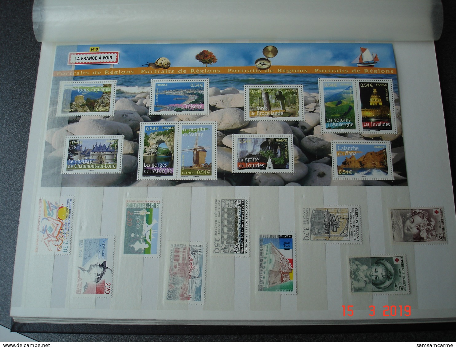 ALBUM CONTENANT TIMBRES,BLOCS FEUILLETS ET CARNETS NEUFS LUXE DE FRANCE   TRES BELLE COTE