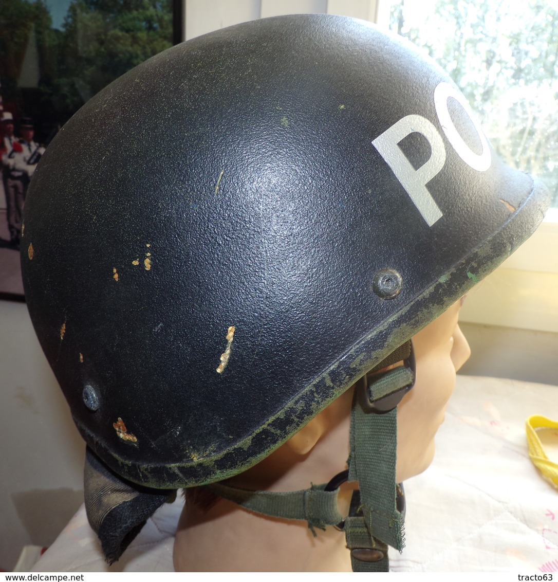 CASQUE DES COMMANDOS D'INTERVENTION DE LA POLICE BRITANNIQUE ( Réformé Obsolète)EN KEVLAR,TAILLE MEDIUM REGLABLE PAR SAN - Casques & Coiffures