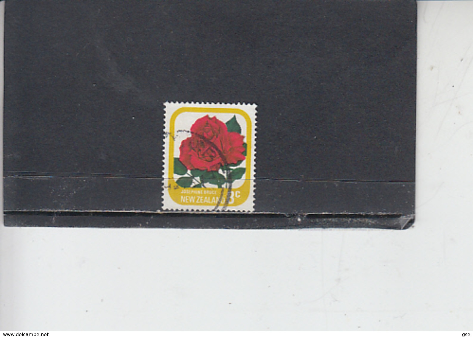 NUOVA ZELANDA  1975-9 - Yvert  547a - Fiori - Rose - Usati