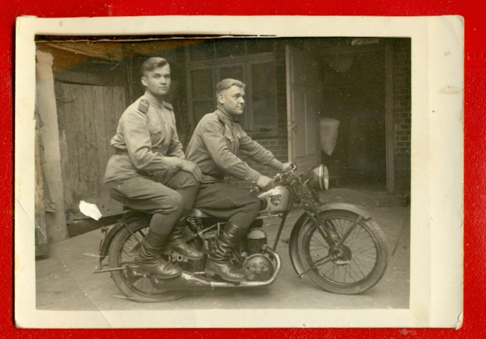 LATVIA LETTLAND SOLDIERS AND MOTORCYCLE "NSB" VINTAGE PHOTO CARD 4851 - Motorbikes