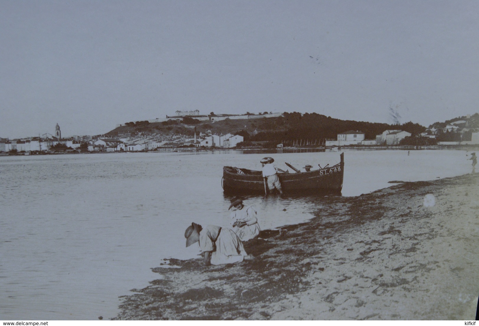 Veritable Photographie Photo Ancienne 23X16cm Vers 1900 St Saint Tropez Vu De La Plage De La Bouillabaisse Bateaux Pêche - Places