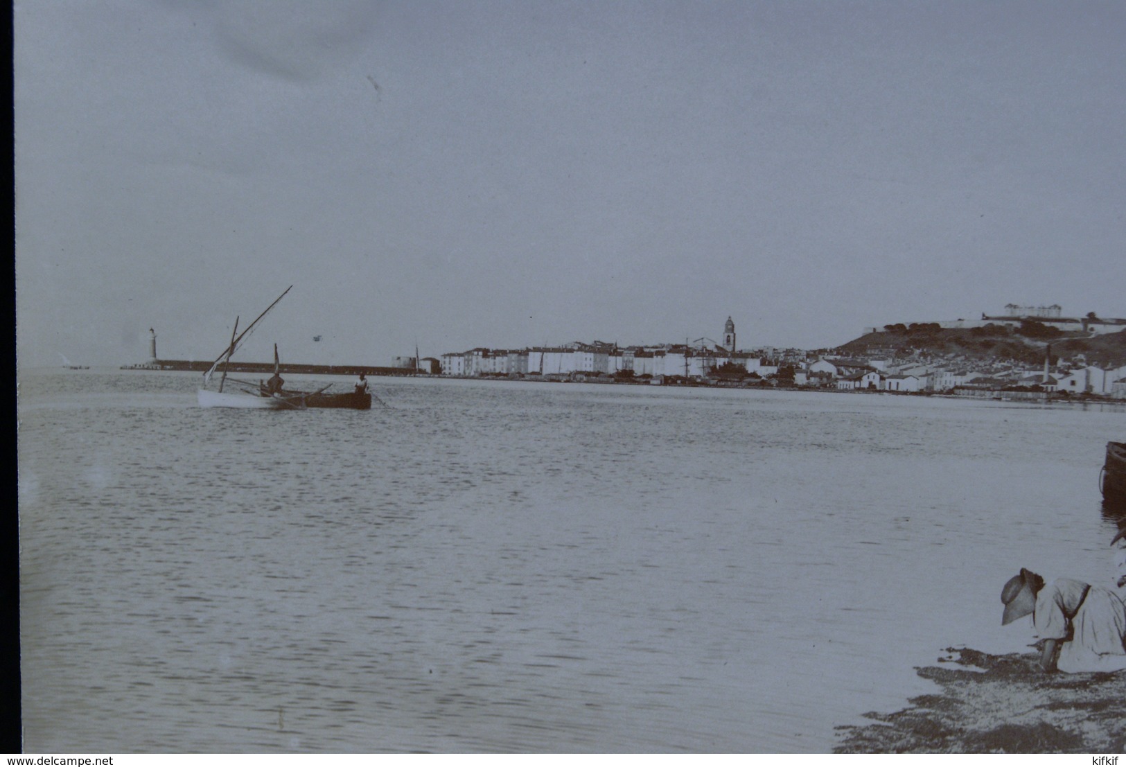 Veritable Photographie Photo Ancienne 23X16cm Vers 1900 St Saint Tropez Vu De La Plage De La Bouillabaisse Bateaux Pêche - Places