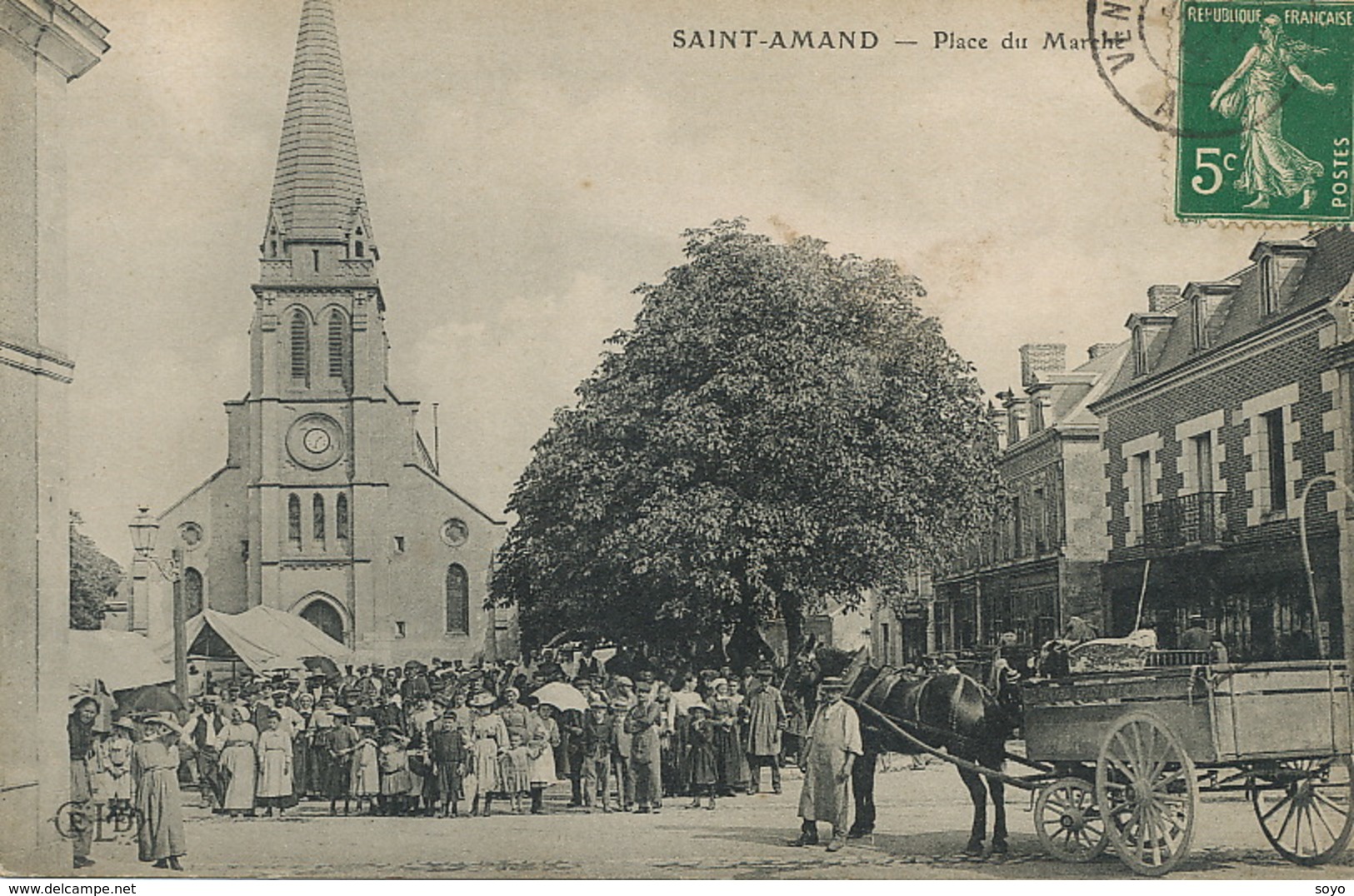 Place Du Marché à St Amand  ELD  Attelage Envoi à Ermond - Marchés