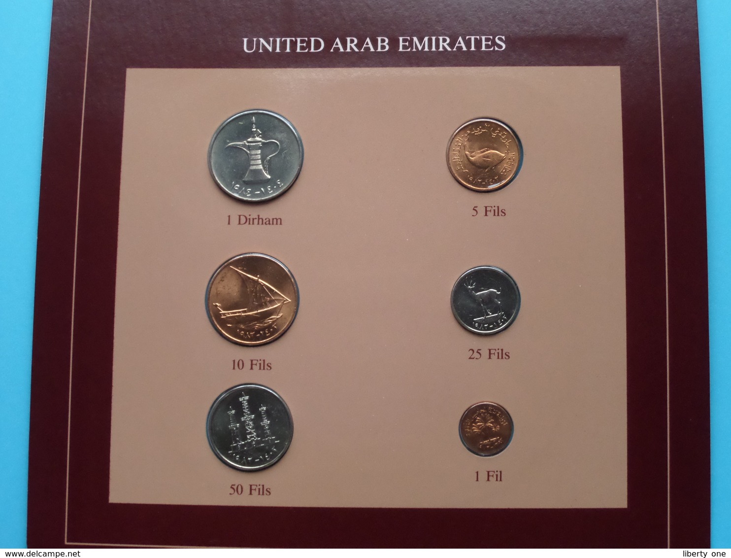 UNITED ARAB EMIRATES ( From The Serie Coin Sets Of All Nations ) Card 20,5 X 29,5 Cm. ) + Stamp '85 ! - Verenigde Arabische Emiraten