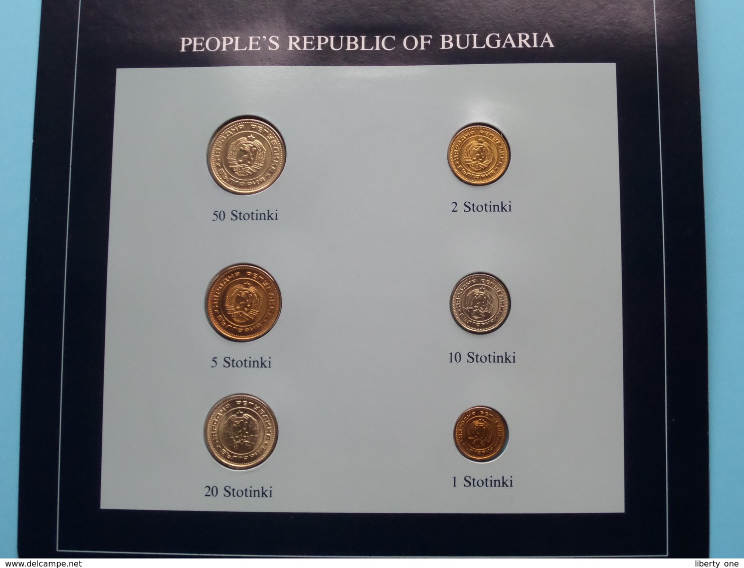 PEOPLE'S REPUBLIC OF BULGARIA ( From The Serie Coin Sets Of All Nations ) Card 20,5 X 29,5 Cm. ) + Stamp '81 ! - Bulgarie