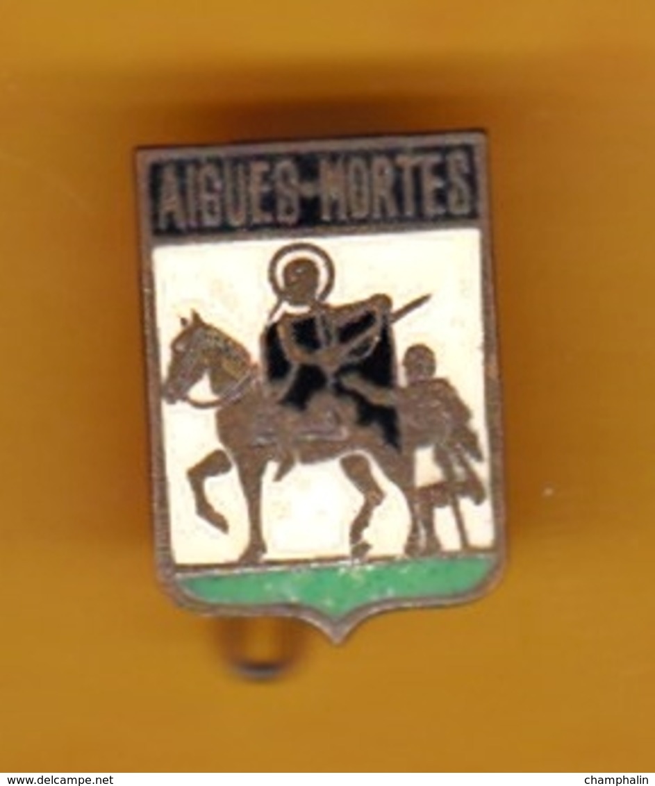 Broche En Laiton émaillé - Aigues-Mortes (30) - Pas Un Pin's - Ecusson - Armoiries - Blasons - Héraldique - Ville - Obj. 'Souvenir De'