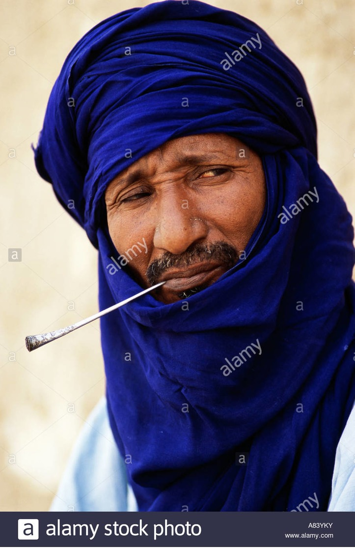 ancien nécessaire à fumer Toureg de Mauritanie (région de Trarza) - 2 pipes droites + blague à tabac
