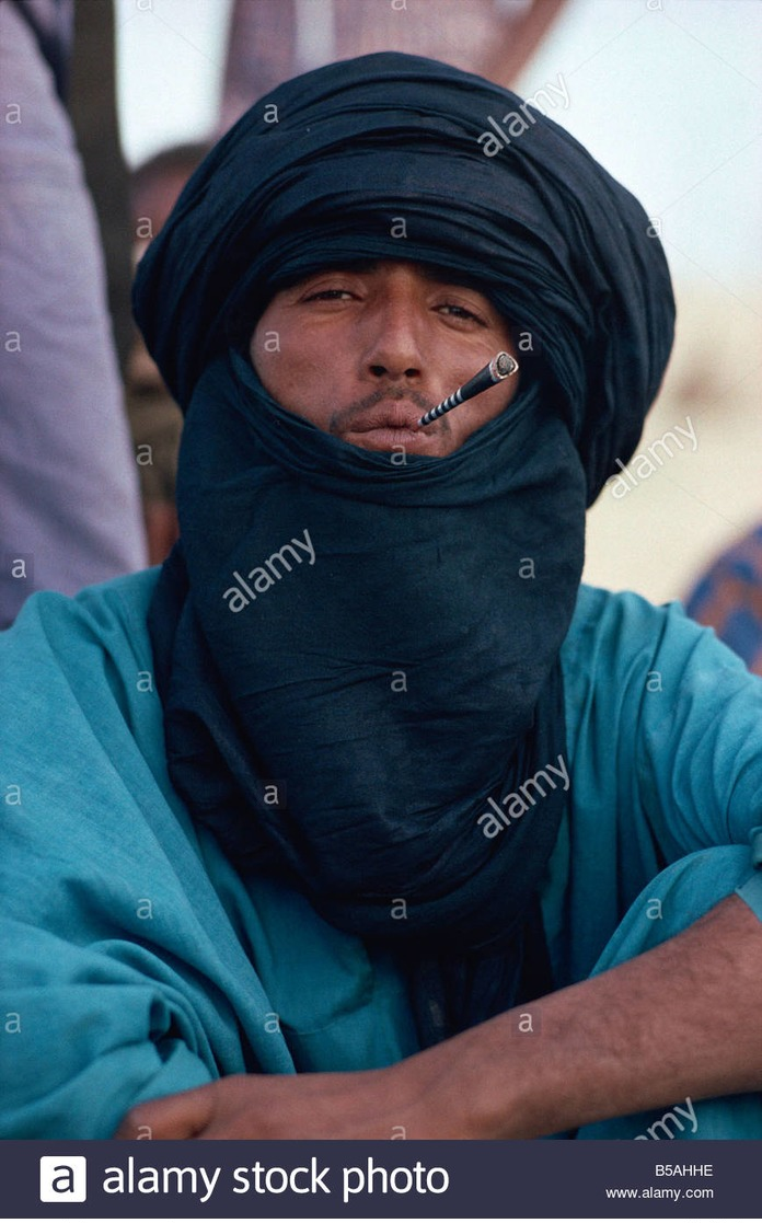 ancien nécessaire à fumer Toureg de Mauritanie (région de Trarza) - 2 pipes droites + blague à tabac