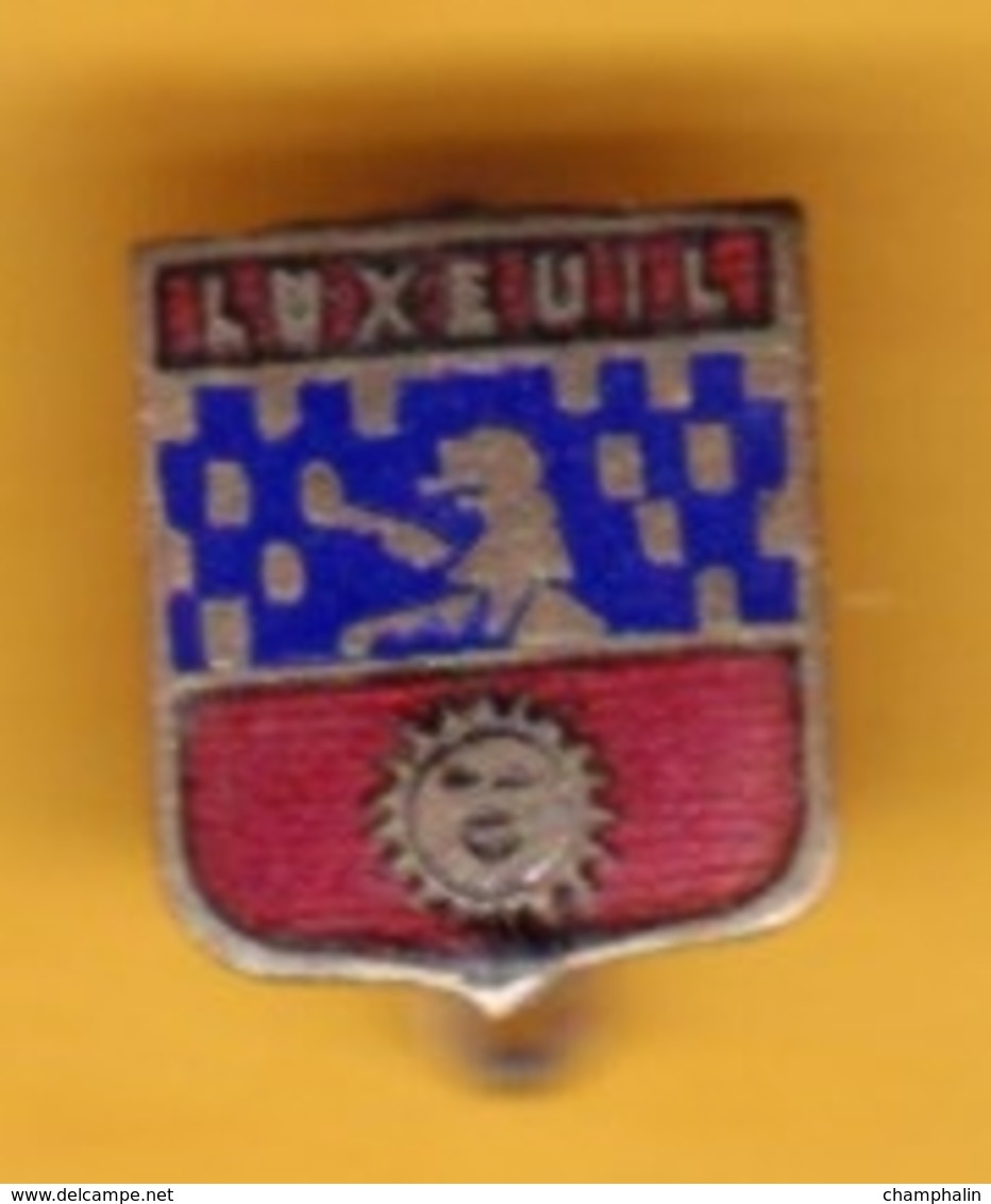 Broche En Laiton émaillé - Luxeuil (70) - Pas Un Pin's - Ecusson - Armoiries - Blasons - Héraldique - Ville - Obj. 'Souvenir De'