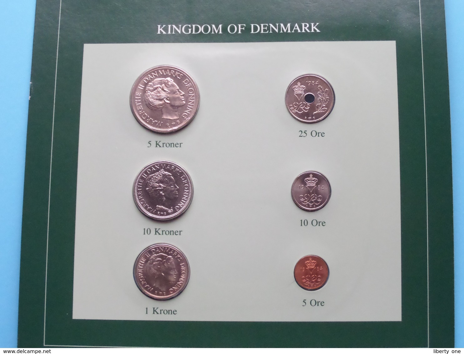 KINGDOM OF DENMARK ( From The Serie Coin Sets Of All Nations ) Card 20,5 X 29,5 Cm. ) + Stamp '84 - Danemark