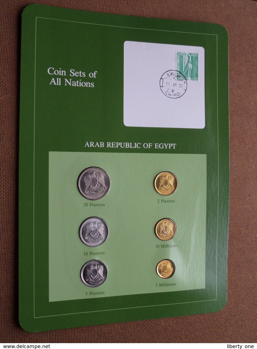 ARAB REPUBLIC OF EGYPT ( From The Serie Coin Sets Of All Nations ) Card 20,5 X 29,5 Cm. ) + Stamp '83 - Egypte