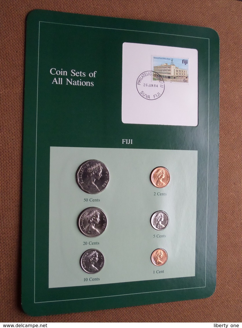 FIJI ( From The Serie Coin Sets Of All Nations ) Card 20,5 X 29,5 Cm. ) + Stamp '84 ! - Fidji