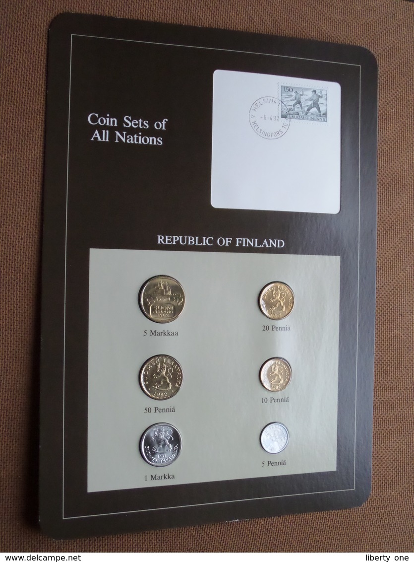 REPUBLIC OF FINLAND ( From The Serie Coin Sets Of All Nations ) Card 20,5 X 29,5 Cm. ) + Stamp '82 ! - Finlande