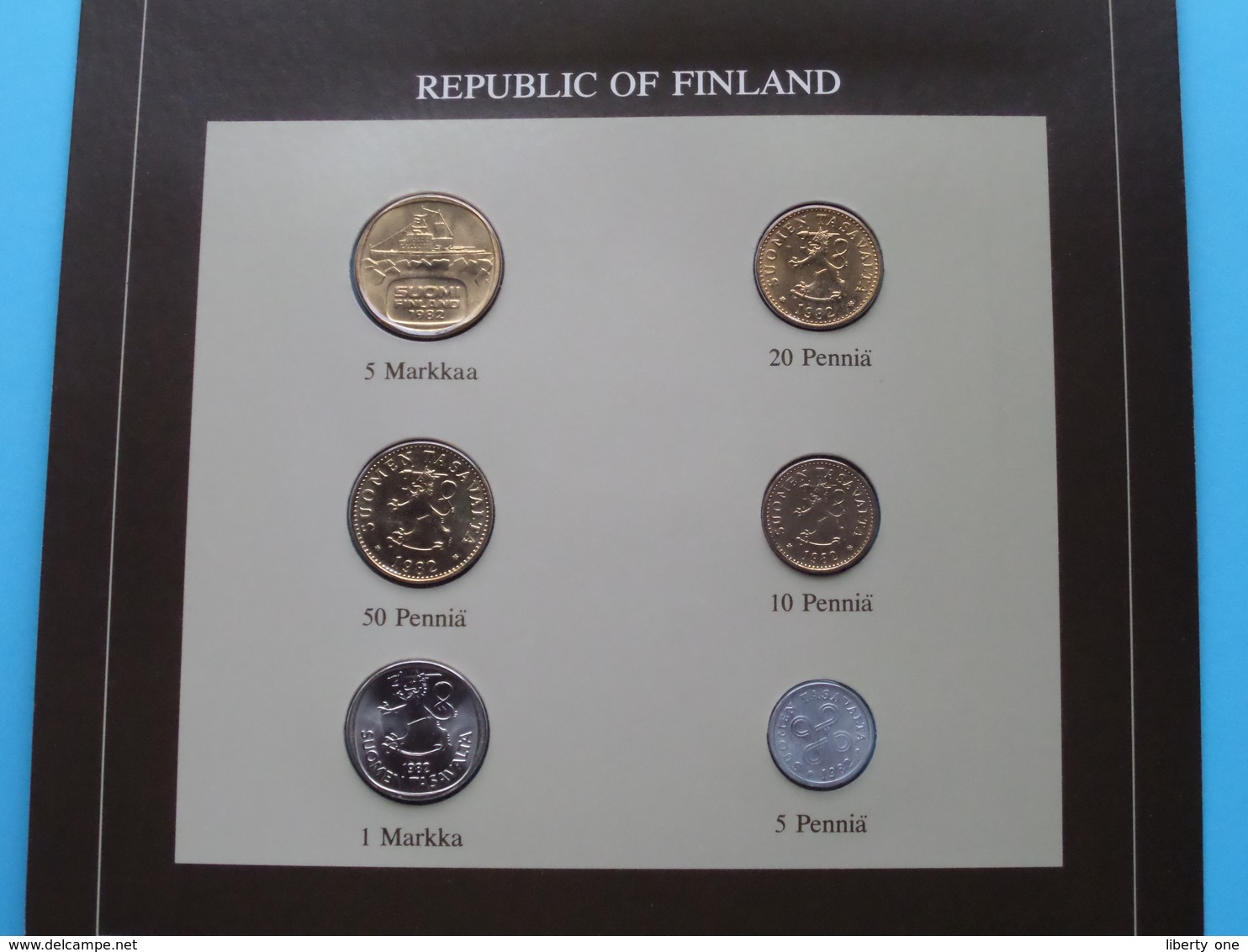 REPUBLIC OF FINLAND ( From The Serie Coin Sets Of All Nations ) Card 20,5 X 29,5 Cm. ) + Stamp '82 ! - Finlande