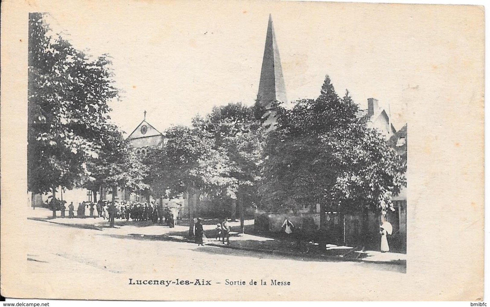 LUCENAY-les-AIX : Sortie De Messe - Autres & Non Classés