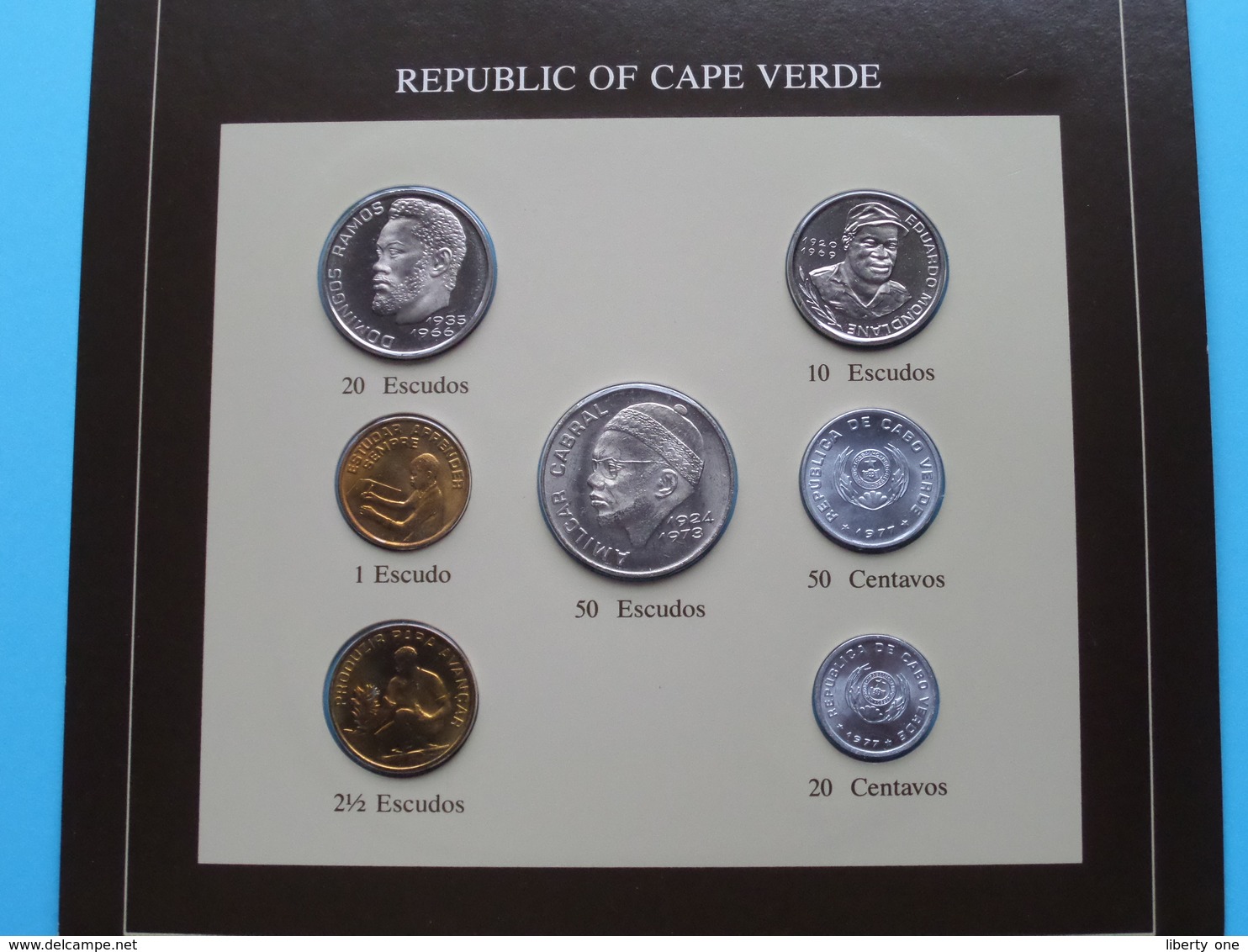 REPUBLIC OF CAPE VERDE ( From The Serie Coin Sets Of All Nations ) Card 20,5 X 29,5 Cm. ) + Stamp '86 ! - Capo Verde