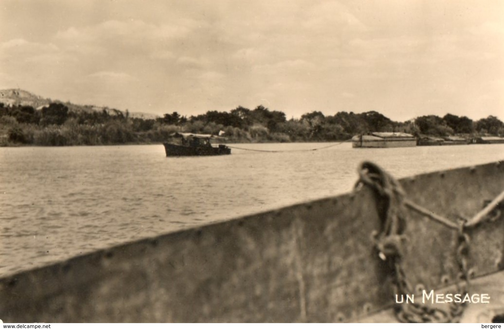 Péniches. CPSM. Madagascar. Transport Sur La Betsiboka.  Remorqueur Et Ses Péniches.  1959. - Péniches