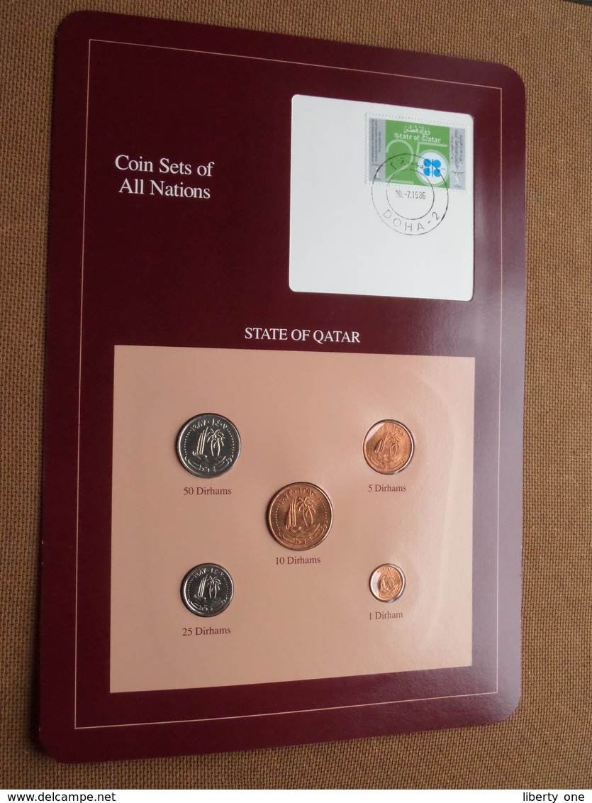 STATE OF QATAR ( From The Serie Coin Sets Of All Nations ) Card 20,5 X 29,5 Cm. ) + Stamp '86 ! - Qatar