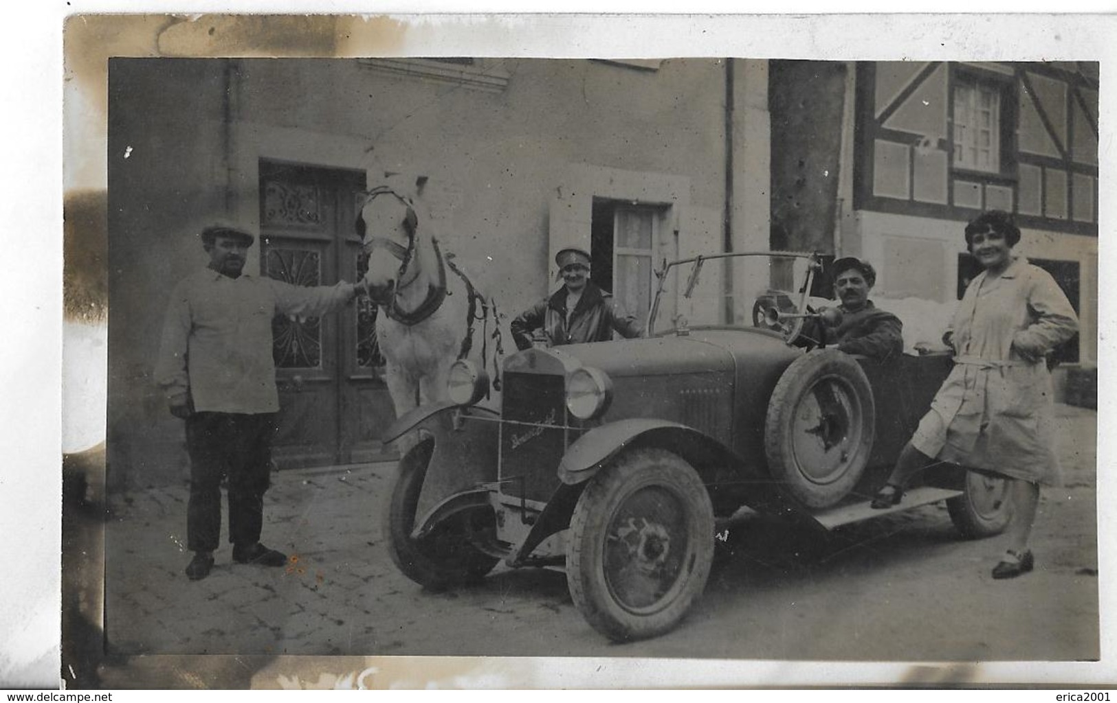 A Identifier ,cpa Photo D'un Groupe De Personnes Autour D'un Tacot ."souvenir Des Andelys , Notre Nouvelle Voiture". - A Identifier