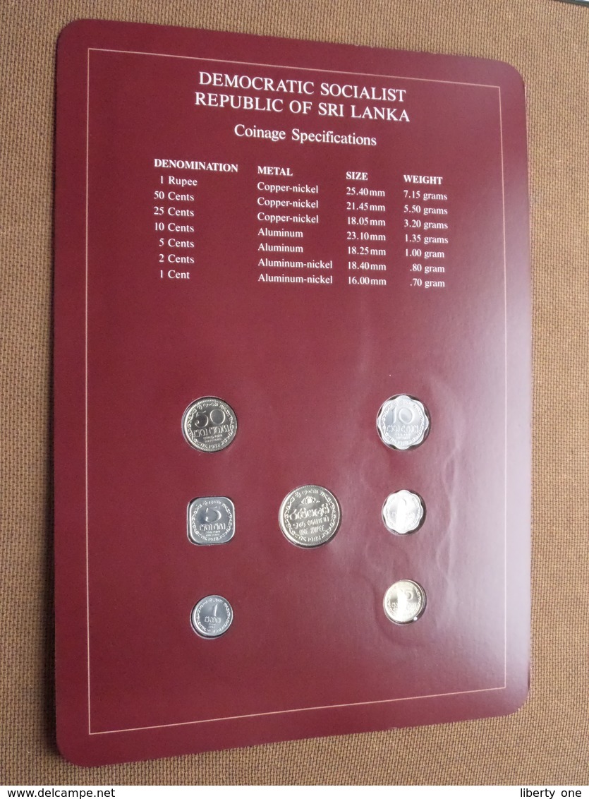 DEMOCRATIC SOCIALIST REPUBLIC SRI LANKA ( From The Serie Coin Sets Of All Nations ) Card 20,5 X 29,5 Cm. ) + Stamp '85 ! - Sri Lanka