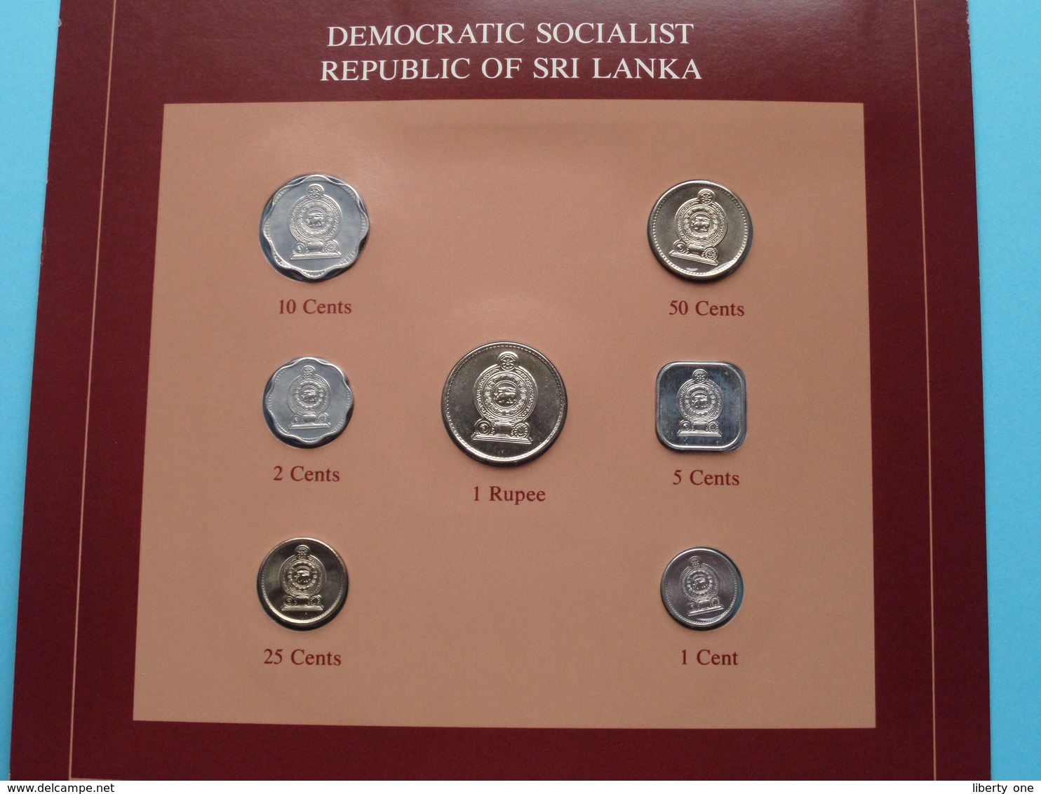 DEMOCRATIC SOCIALIST REPUBLIC SRI LANKA ( From The Serie Coin Sets Of All Nations ) Card 20,5 X 29,5 Cm. ) + Stamp '85 ! - Sri Lanka