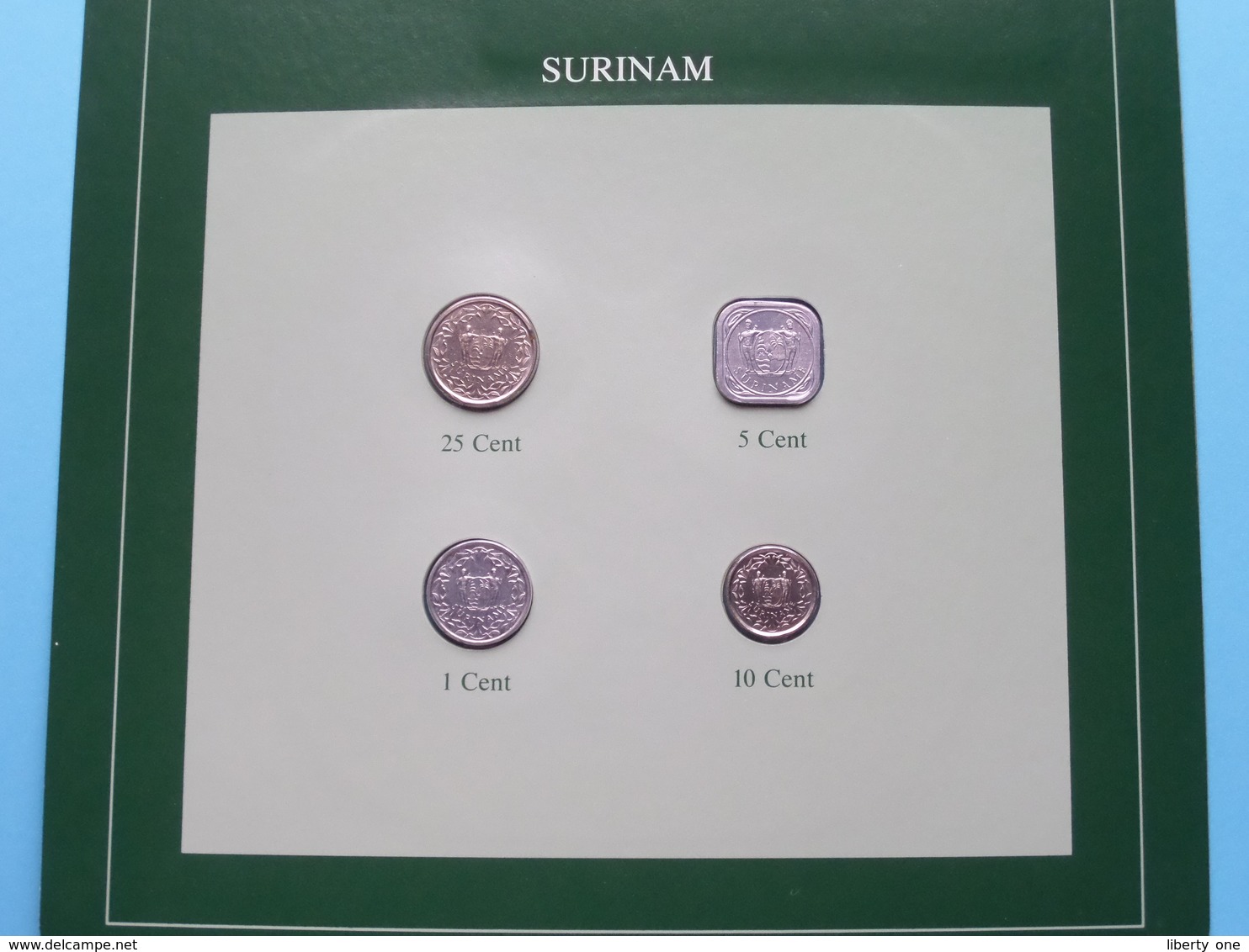 SURINAM ( From The Serie Coin Sets Of All Nations ) Card 20,5 X 29,5 Cm. ) + Stamp '86 ! - Surinam 1975 - ...