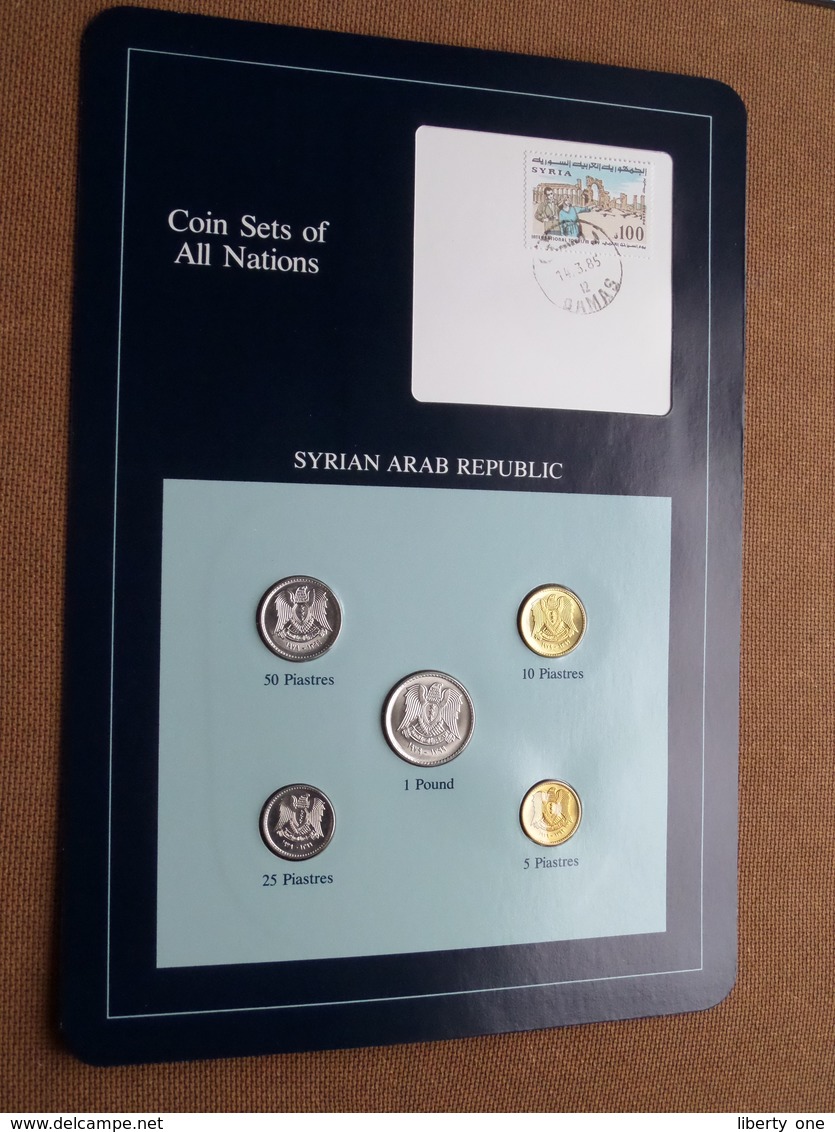 SYRIAN ARAB REPUBLIC ( From The Serie Coin Sets Of All Nations ) Card 20,5 X 29,5 Cm. ) + Stamp '85 ! - Syrien