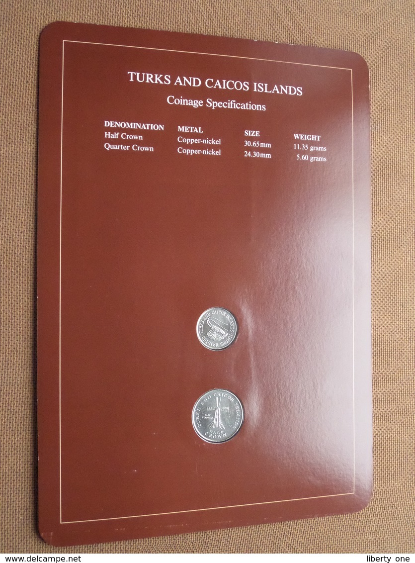 TURKS AND CAICOS ISLANDS ( From The Serie Coin Sets Of All Nations ) Card 20,5 X 29,5 Cm. ) + Stamp '82 ! - Turks En Caicoseilanden