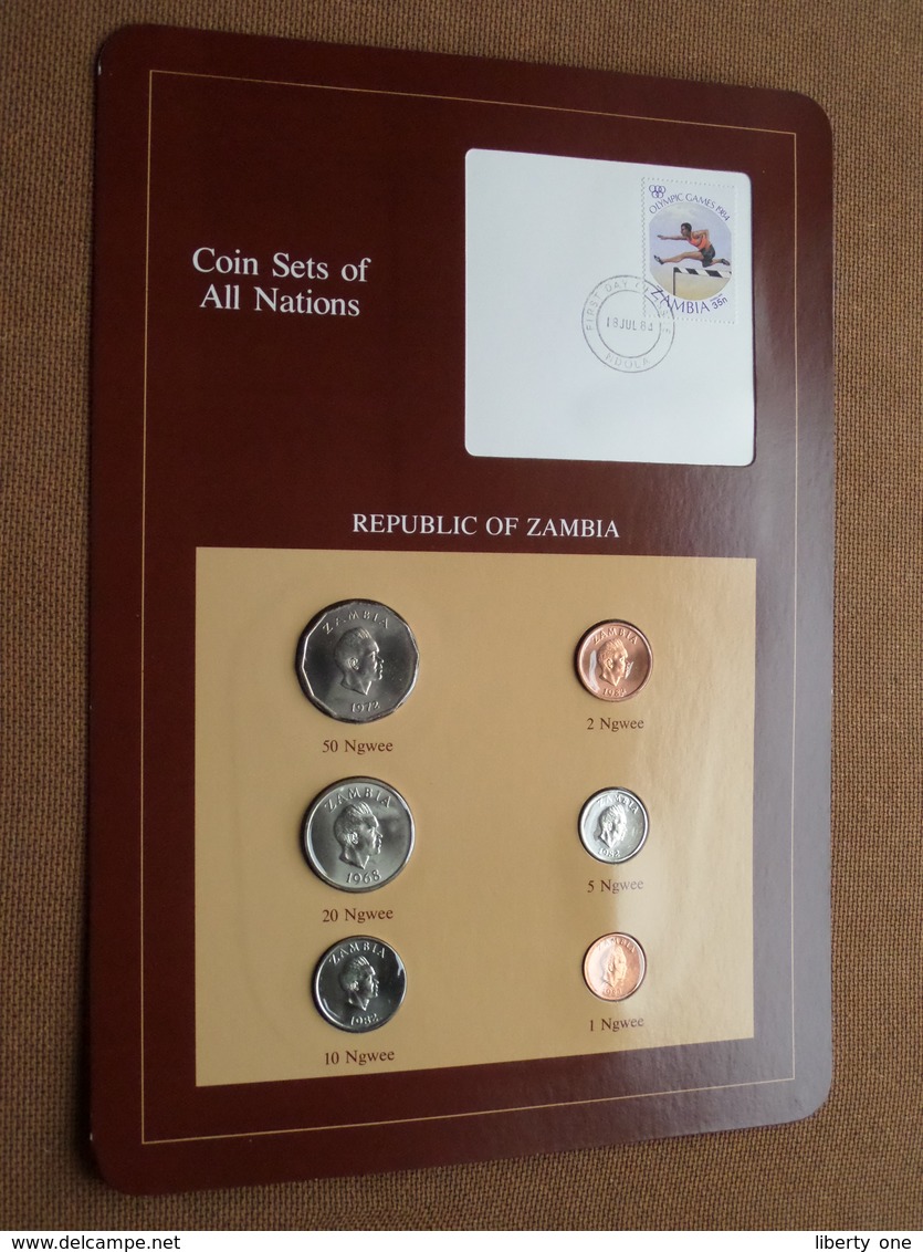 REPUBLIC OF ZAMBIA ( From The Serie Coin Sets Of All Nations ) Card 20,5 X 29,5 Cm. ) + Stamp '84 ! - Zambie