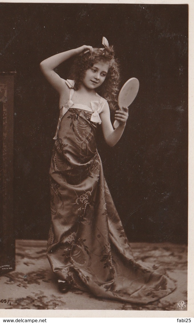 ENFANT PETITE FILLE ENFANT STAR     COIFFEE CHEVEUX BOUCLES EDIT  SKOWRANEK BERLIN 1905 - Portraits