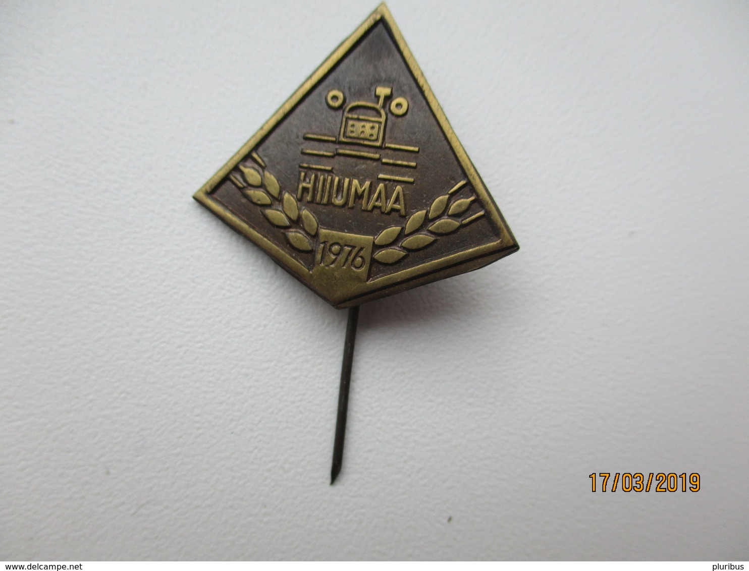 TRACTOR , HIIUMAA 1976 , PIN BADGE ,0 - Transportation