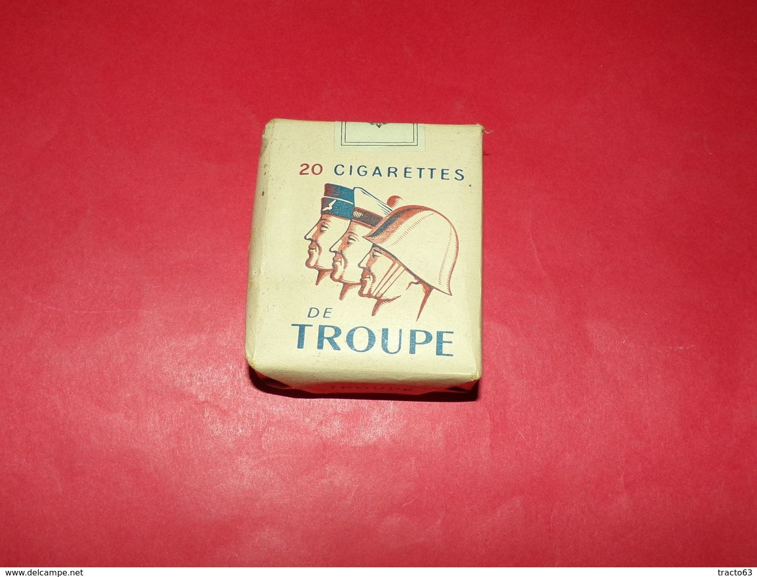 PAQUET DE 20 CIGARETTES DE TROUPE MODELE AVEC DES SOLDATS DES 3 ARMES DE PROFIL , ANNEE 1950 GUERRE INDOCHINE , BON ETAT - Equipement