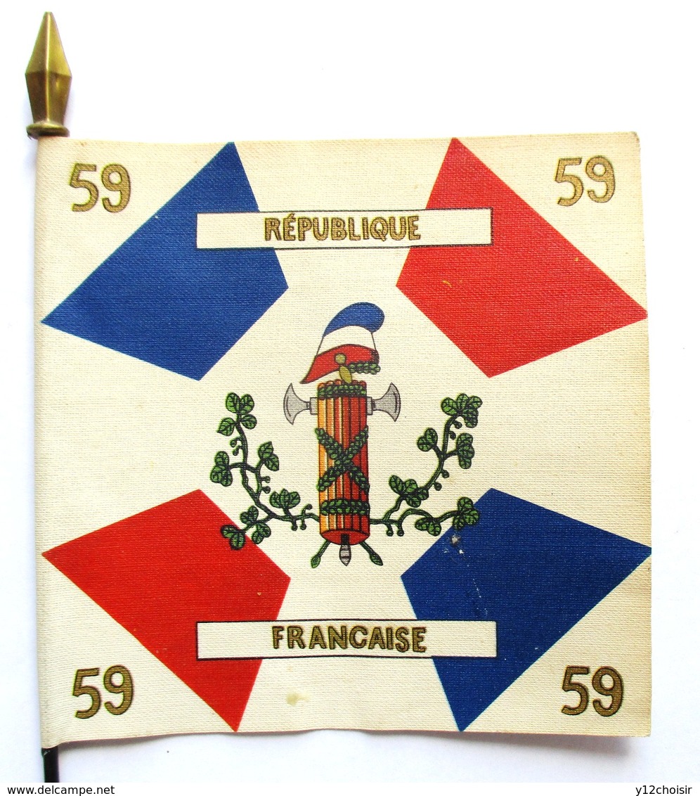 LOT DE QUATRE DRAPEAUX REPUBLIQUE FRANCAISE DISCIPLINE OBEISSANCE A LA LOI BONNET PHRYGIEN  BLEU BLANC ROUGE - Drapeaux