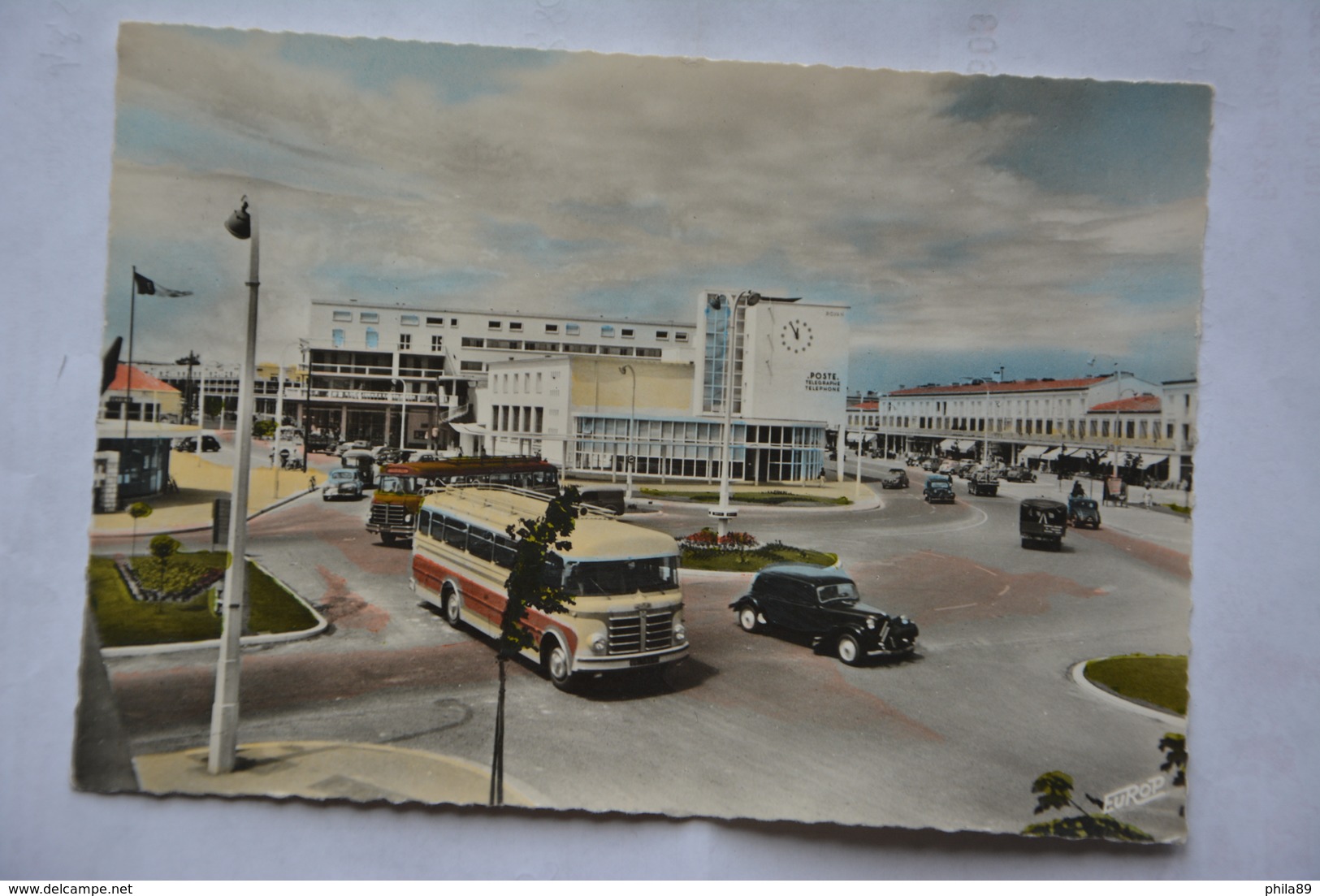 ROYAN-le Rond Point De La Poste-ancien Bus-traction Citroen - Royan